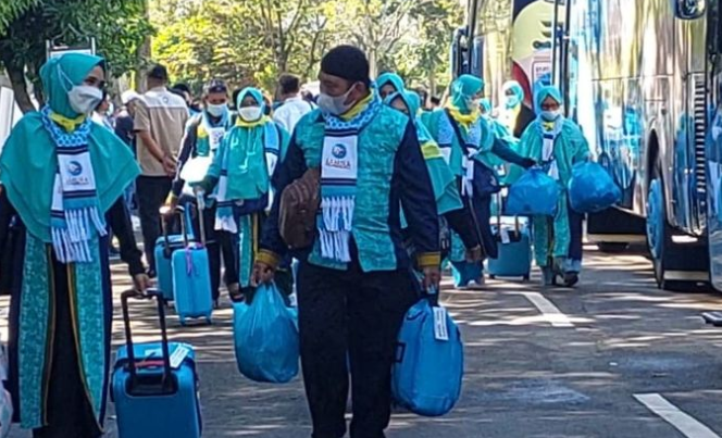 Kemenag Lepas Keberangkatan 419 Jemaah Umrah Perdana Saat Pandemi